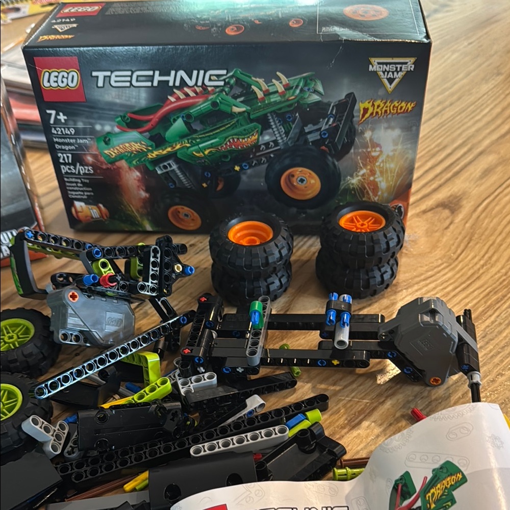 Lego Technic Monster Jam Trucks Grave Digger & Dragon Building Set OPEN BOX - Picture 6 of 8